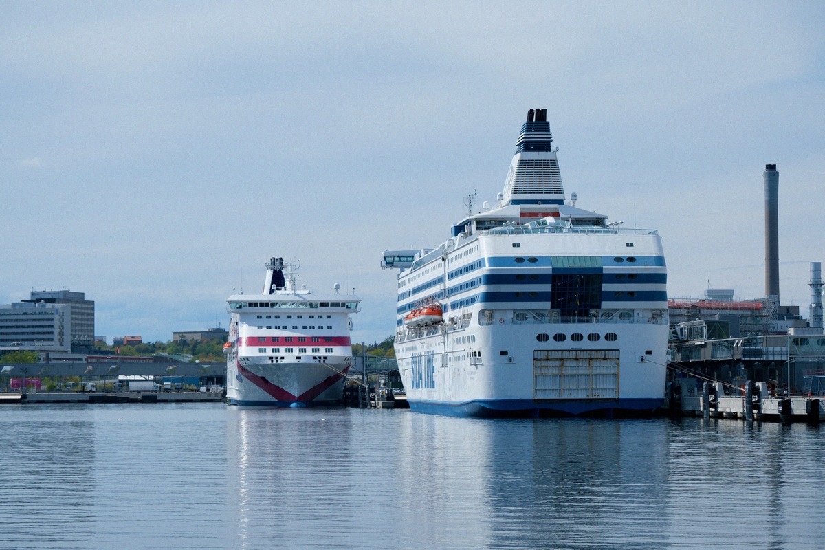 Fähren von Viking Line und Silja Line im Stockholmer Värtahamnen